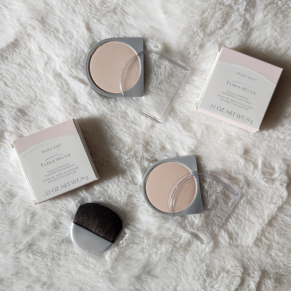 🆕️MK- Ivory Foundation Bundle - Picture 1 of 5